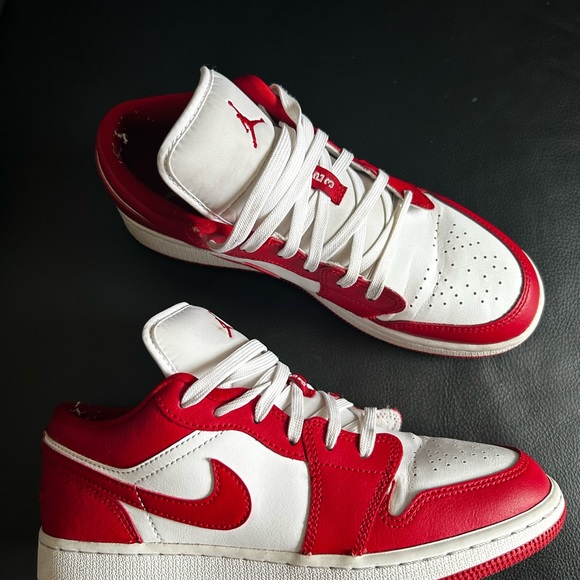 Air Jordan 1 Low (GS) Gym Red - size 7y - Picture 9 of 16